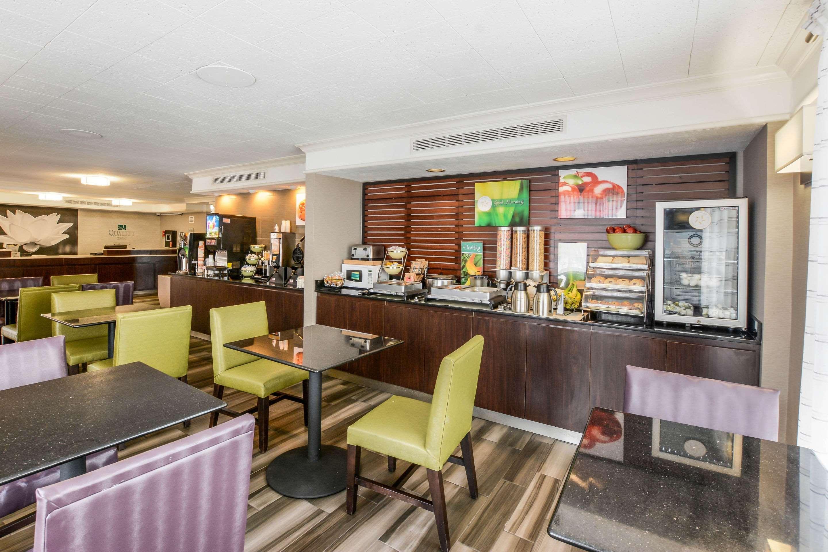Quality Inn & Suites North Charleston - Ashley Phosphate Eksteriør bilde