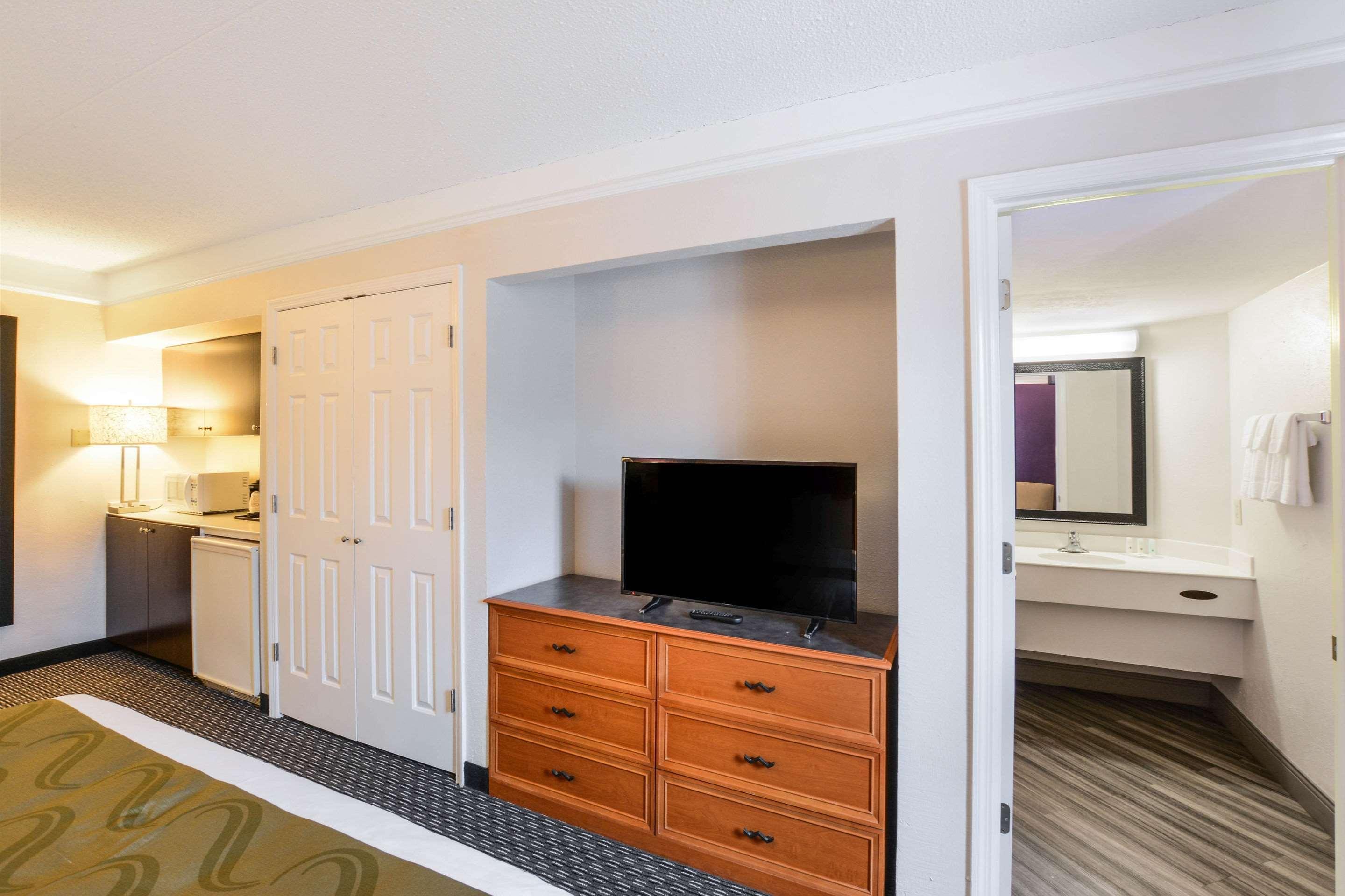 Quality Inn & Suites North Charleston - Ashley Phosphate Eksteriør bilde