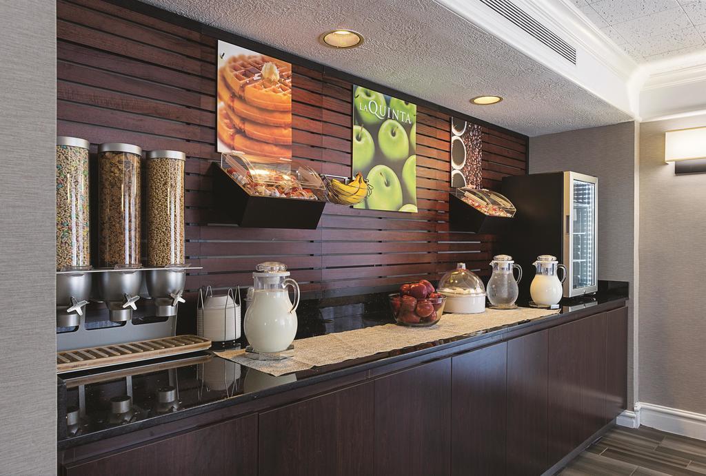 Quality Inn & Suites North Charleston - Ashley Phosphate Eksteriør bilde