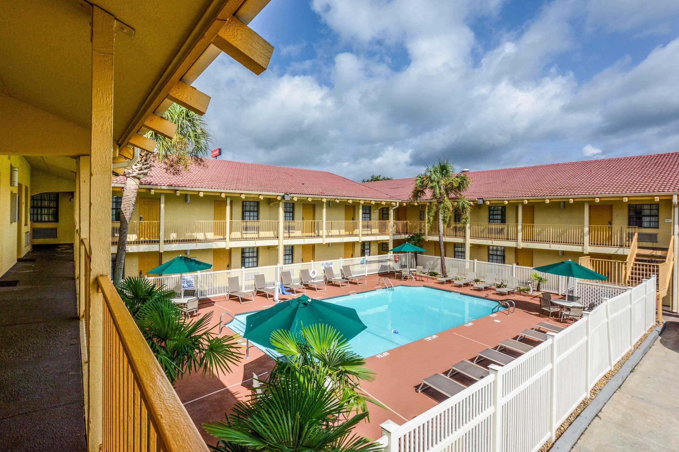 Quality Inn & Suites North Charleston - Ashley Phosphate Eksteriør bilde