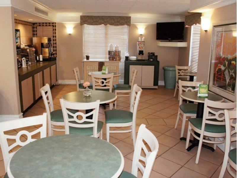 Quality Inn & Suites North Charleston - Ashley Phosphate Eksteriør bilde