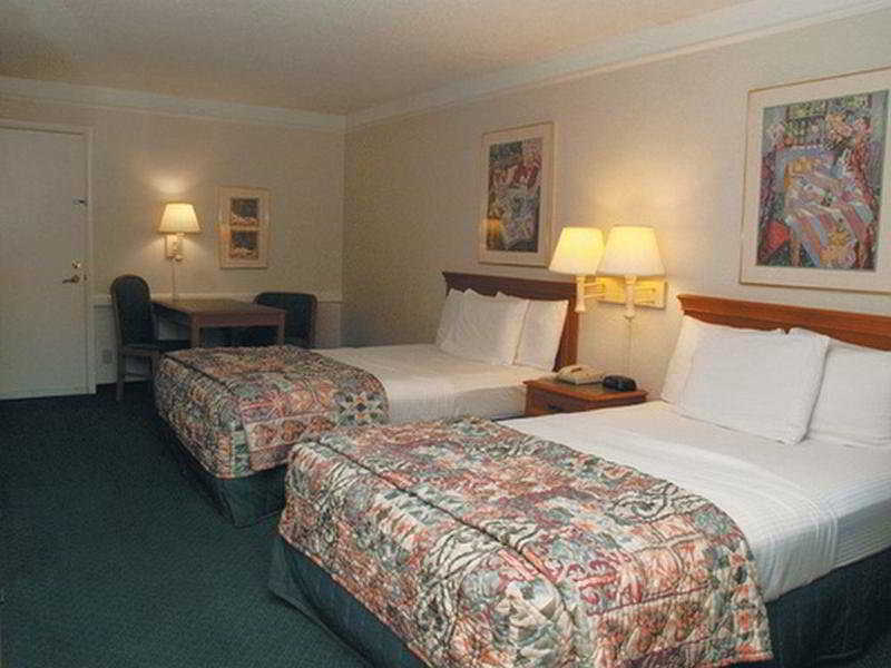Quality Inn & Suites North Charleston - Ashley Phosphate Rom bilde