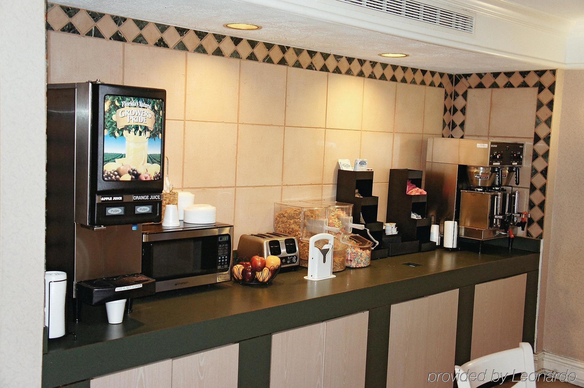 Quality Inn & Suites North Charleston - Ashley Phosphate Eksteriør bilde